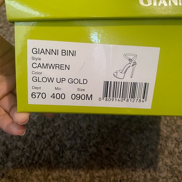 Glow up gold pumps - Picture 2 of 4